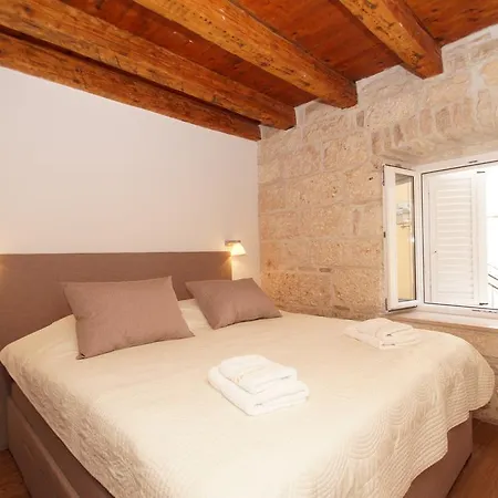 Stelina كورتْشولا